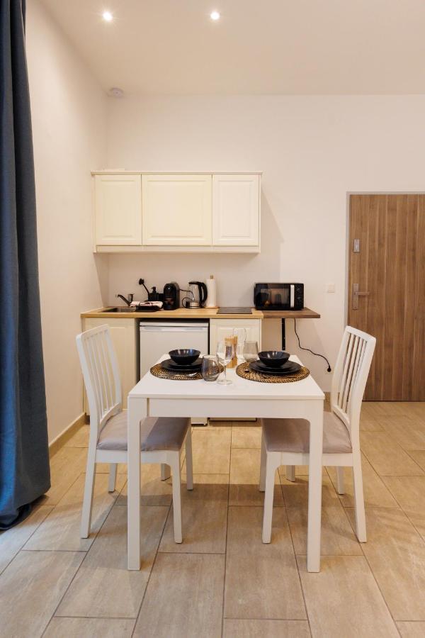 Cozy Market-square Retreat Located In The Heart Of The 10th District Apartment
