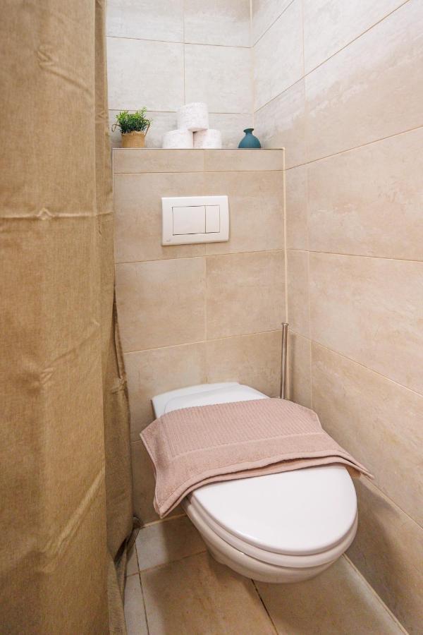 Cozy Market-square Retreat Located In The Heart Of The 10th District *