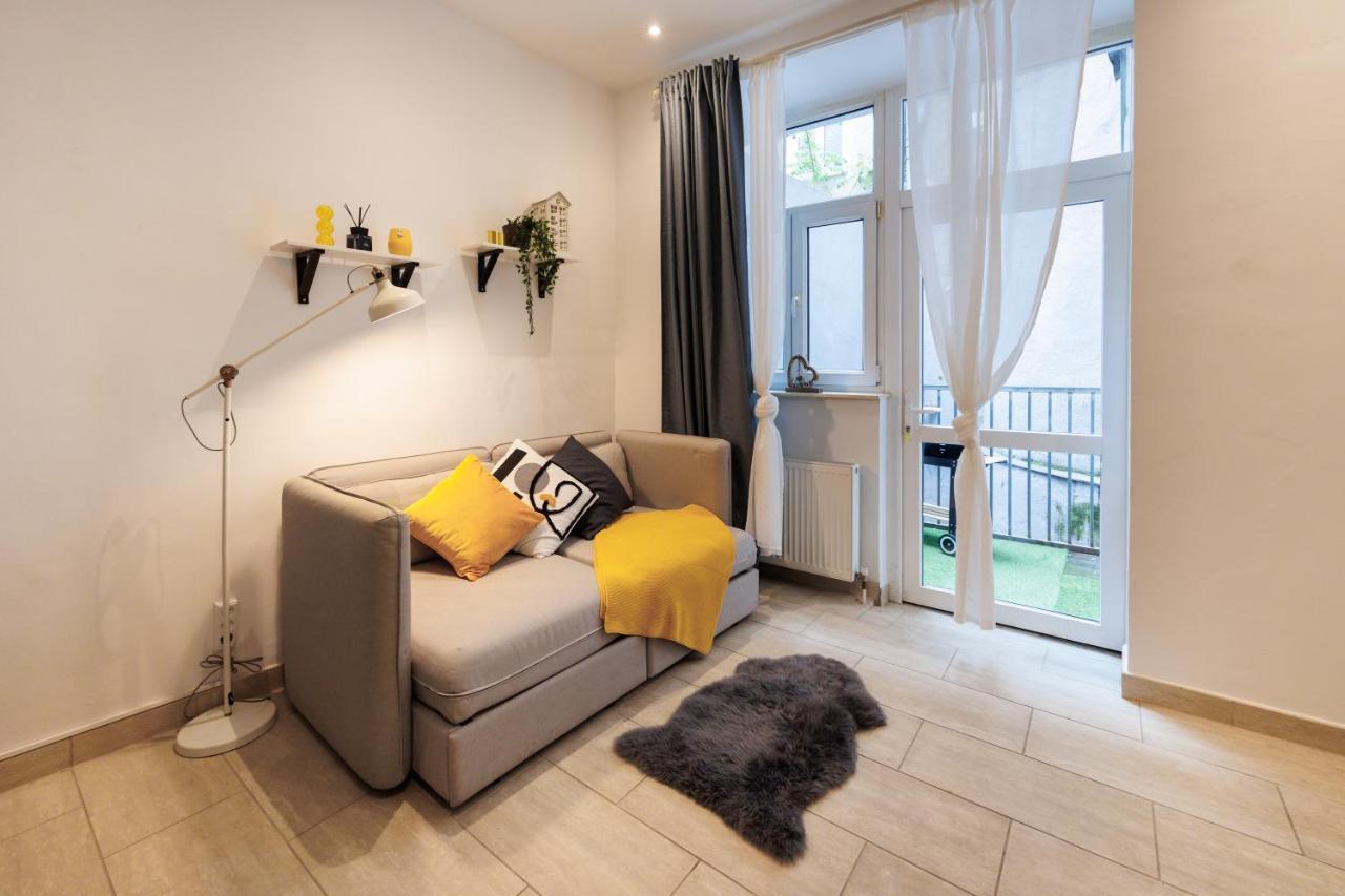 Apartment Cozy Market-square Retreat Located In The Heart Of The 10th District *