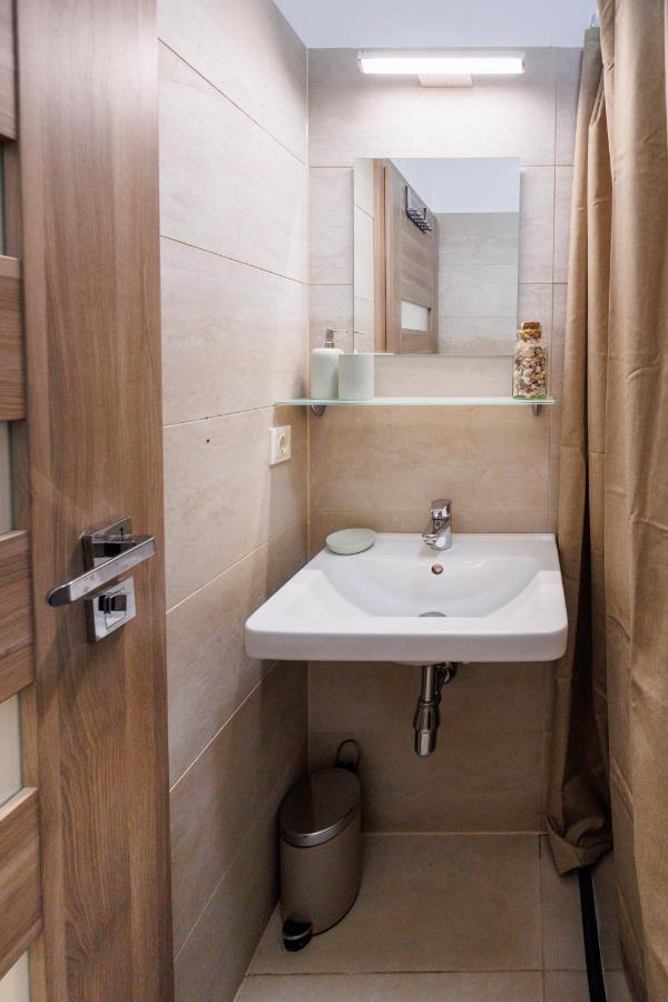 Apartment Cozy Market-square Retreat Located In The Heart Of The 10th District *