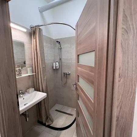 Cozy Market-Square Retreat Located In The Heart Of The 10Th District Vienna Exterior photo